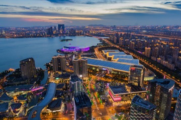 城市的狂欢夜