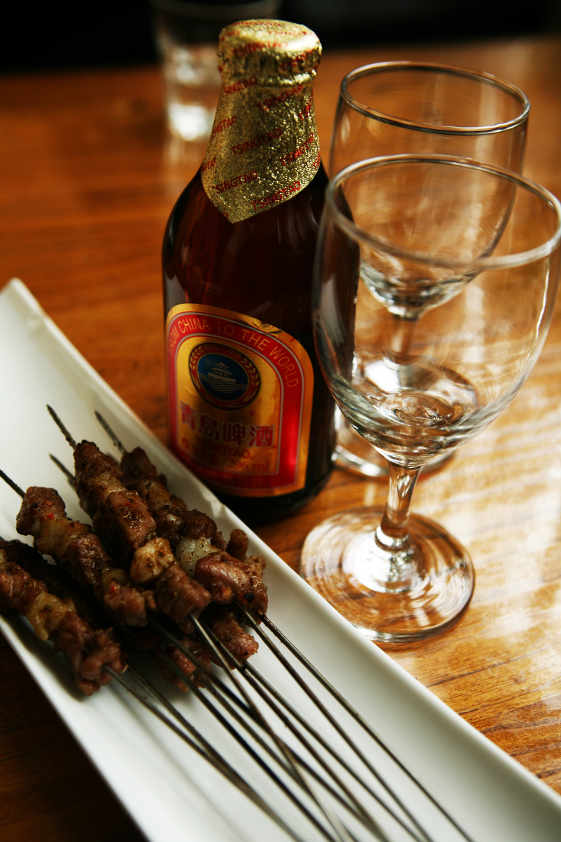 青岛啤酒 烤羊肉=最新组合【泉畔人家】