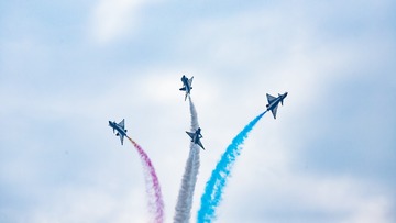 835