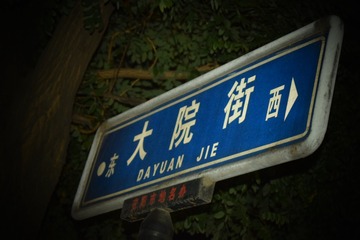 1885619