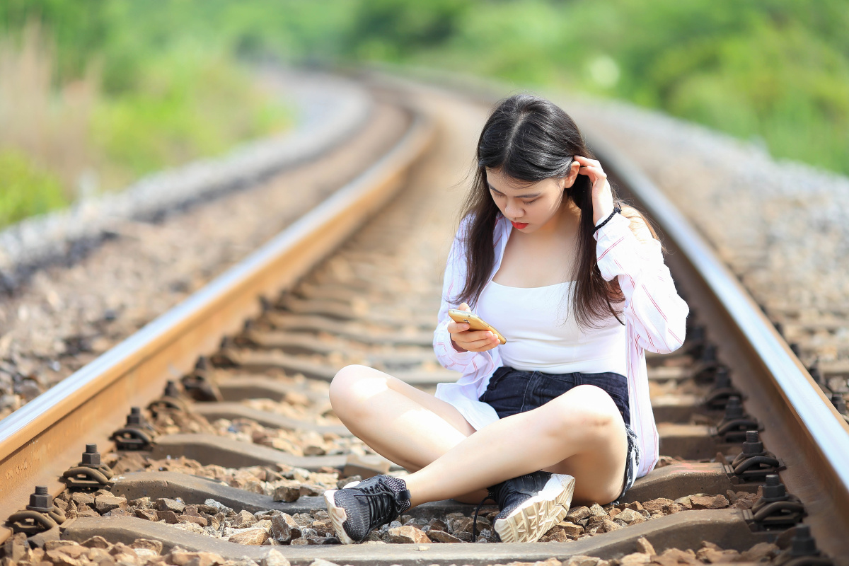 铁路女生