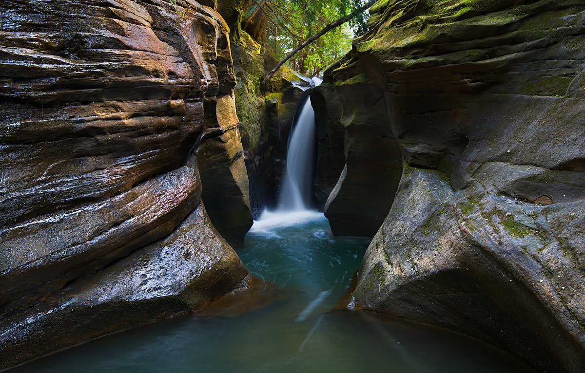 事实上此瀑布并没有正式名字,因为很少有人知道,甚至连许多当地人都不