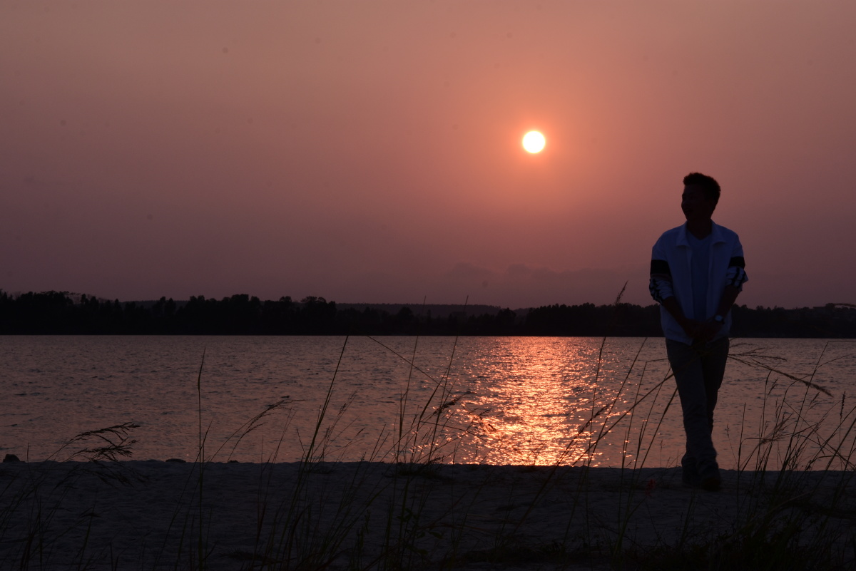 茂名露天矿生态公园夕阳