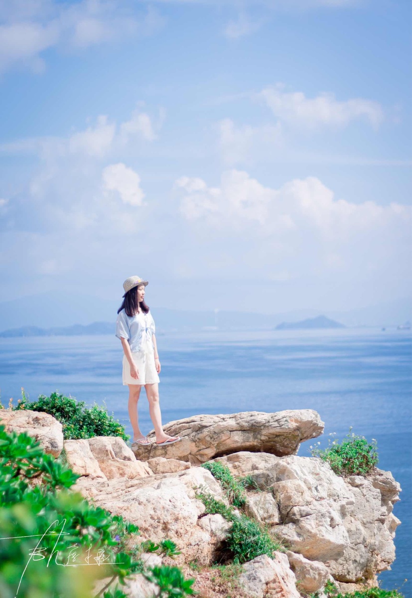 沙滩之夏,蓝天白云 眼看大海,遐想无穷 一一一一一一 记杨梅坑