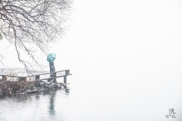 暴雪中遥望