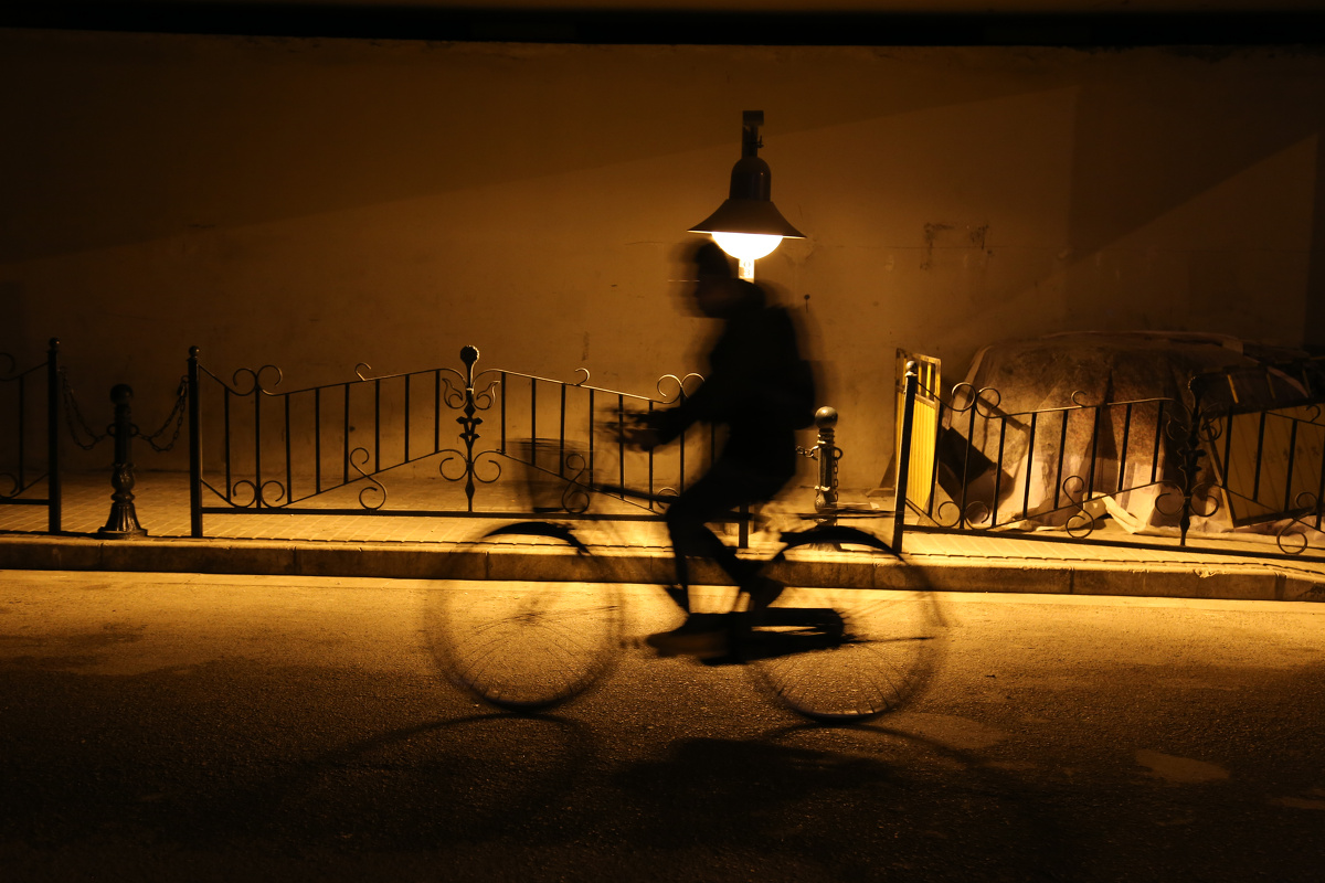 最矮街灯下的匆匆过客