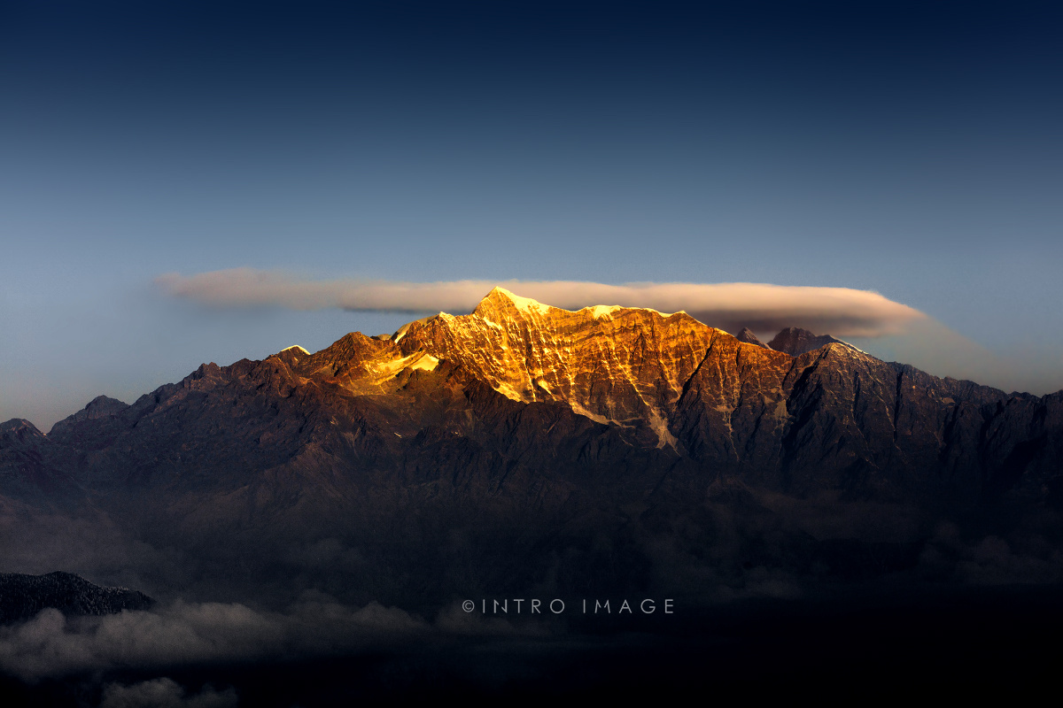 田海子山,海拔6070米,位于贡嘎山系的东北角.