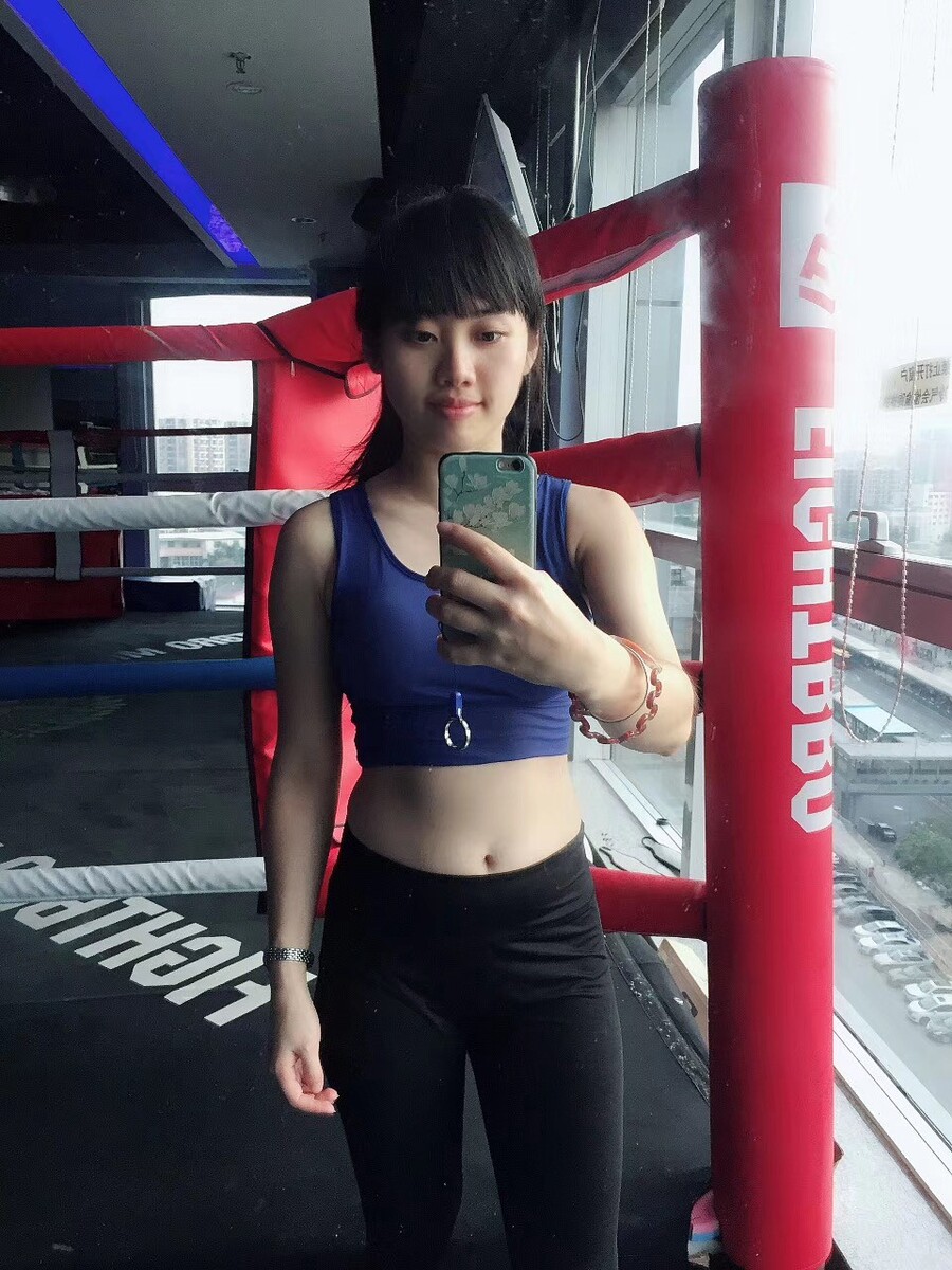 女生拳击健身图片