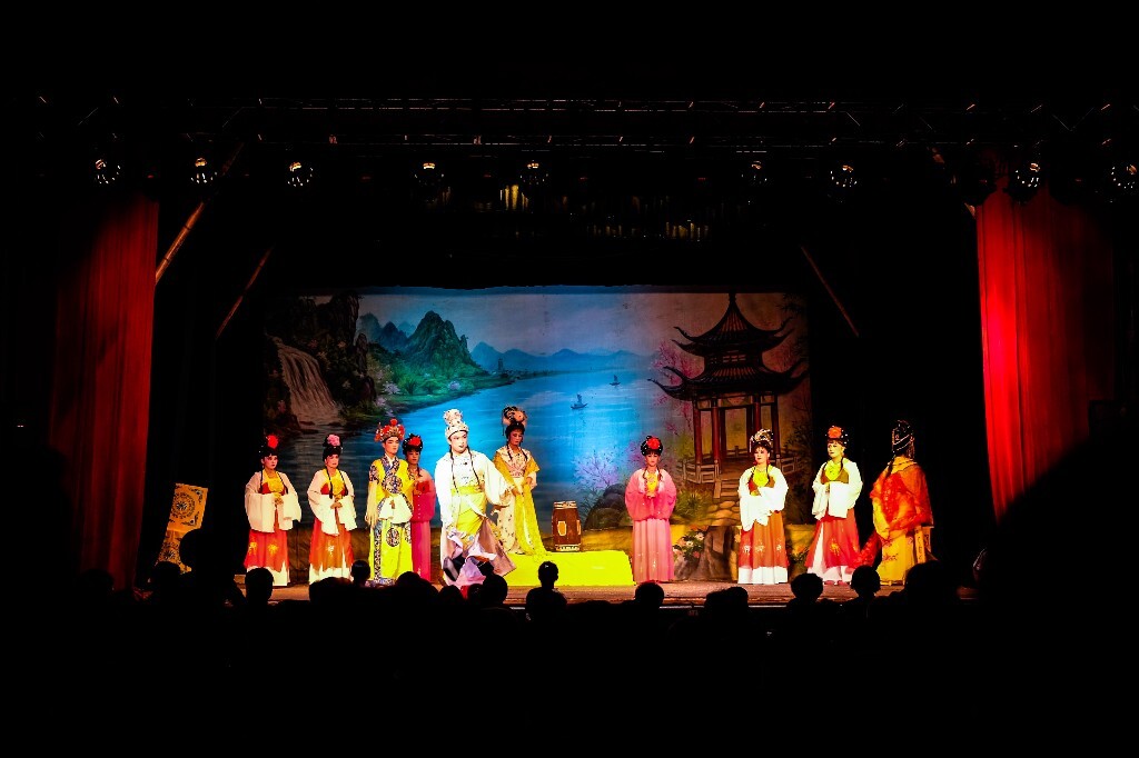 舞蹈朝鲜族舞蹈,朝鲜族舞蹈展现朝鲜民族的热情