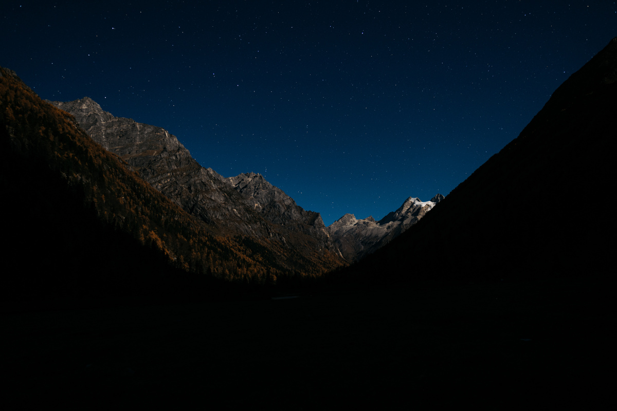 山谷星空