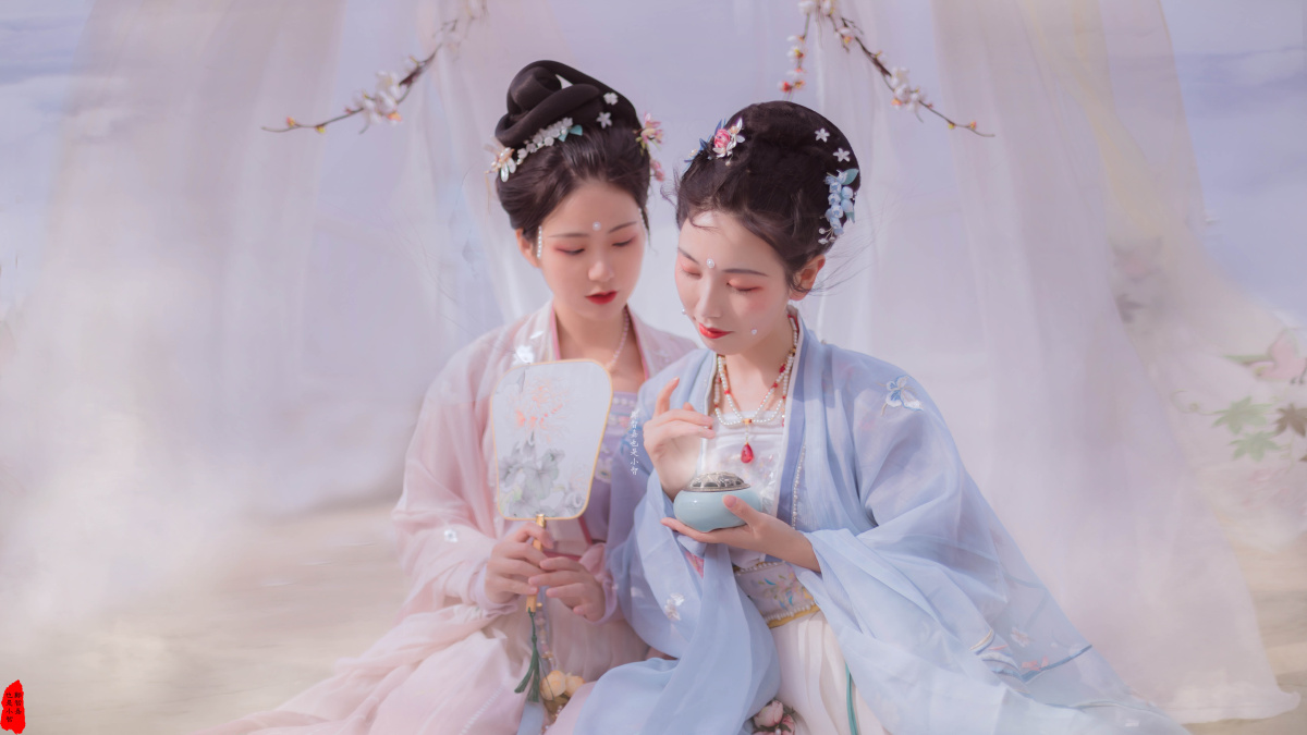 汉服闺蜜写真姐姐你看人间多美妹妹别看了赶紧送仙果王母盛宴